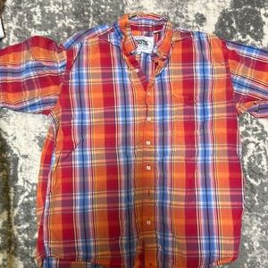 Men’s shirt sleeve button up shirt